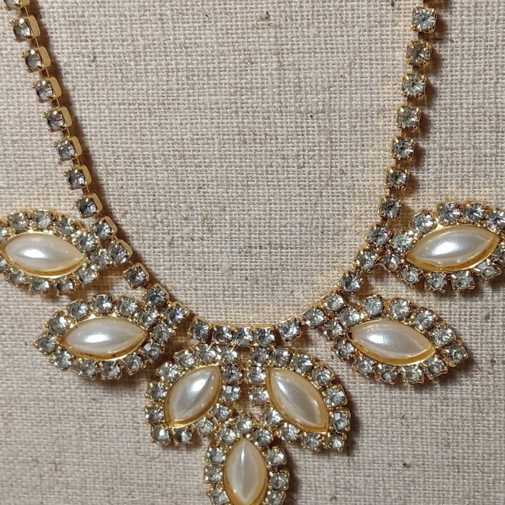 Vintage Necklace Goldtone Pearl & Rhinestone foldover clasp